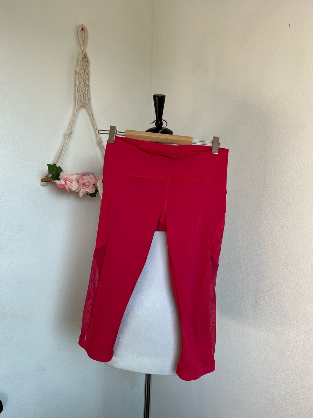 Lululemon Pink Capris Workout Leggings size 6